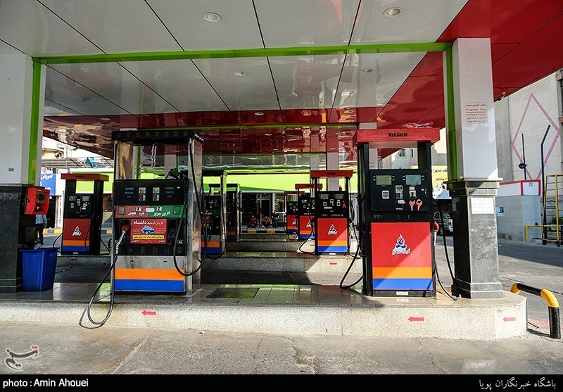 İran&apos;da Benzin İstasyonlarında Sorun