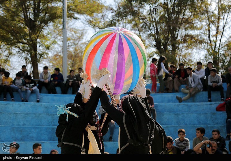 پانزدهمین جشنواره تئاتر خیابانی مریوان| &quot;مجسمه نماد فرهنگ و تاریخ کشور ایران&quot; به اجرا درآمد