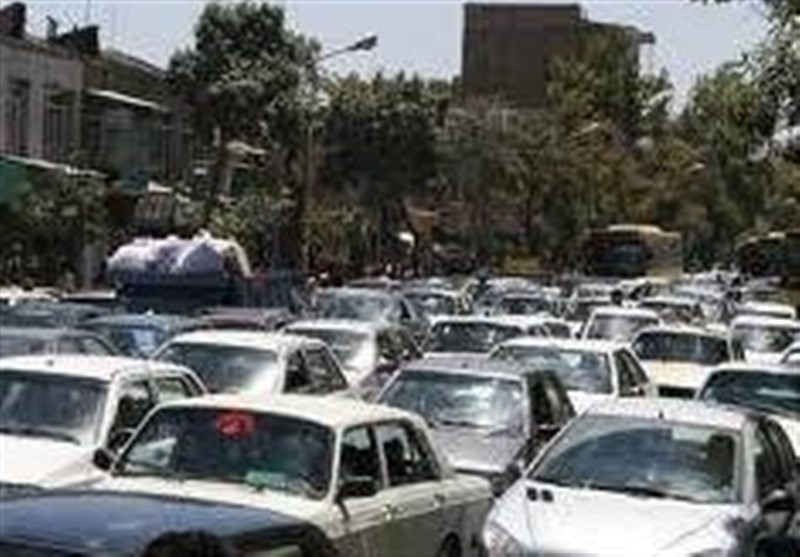 ترافیک سنگین در محورهای منتهی به تهران از استان البرز/ کرج - چالوس ترافیک عادی و روان دارد
