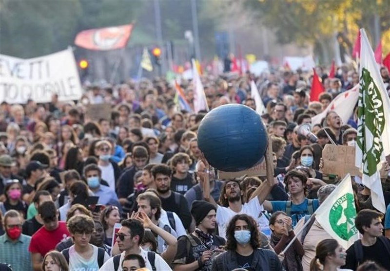 Thousands Demonstrate in Rome As G20 Discuss Climate