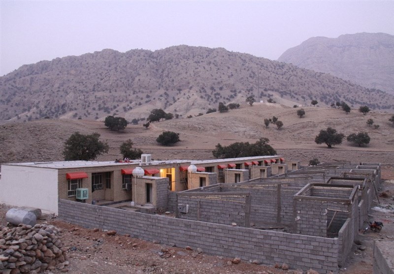 بنیاد برکت 54 مدرسه و 400 خانه آسیب‌دیده زلزله اندیکا را بازسازی می‌کند