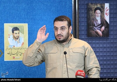 محمد کربلایی مجری برنامه خاطره‌گویی همرزمان شهید طهرانی مقدم در خبرگزاری تسنیم