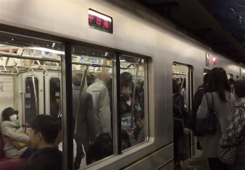 At Least 15 People Injured in Tokyo Metro As Police Detain Man with Knife (+Video)