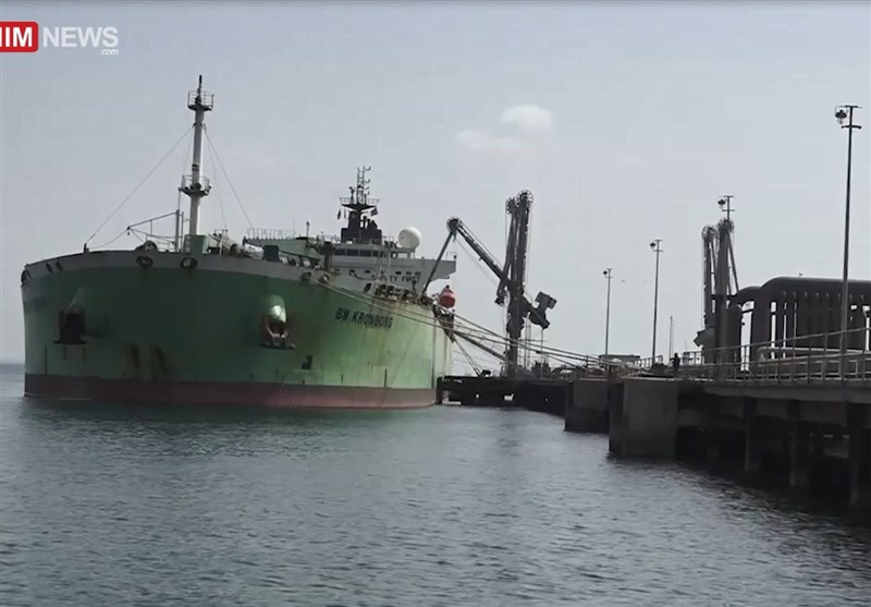 ائتلاف سعودی چگونه ماهانه 6 میلیون بشکه نفت یمن را غارت می‌کند؟/گزارش اختصاصی