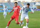 لیگ برتر فوتبال|‌ تساوی آلومینیوم و پرسپولیس در 45 دقیقه نخست