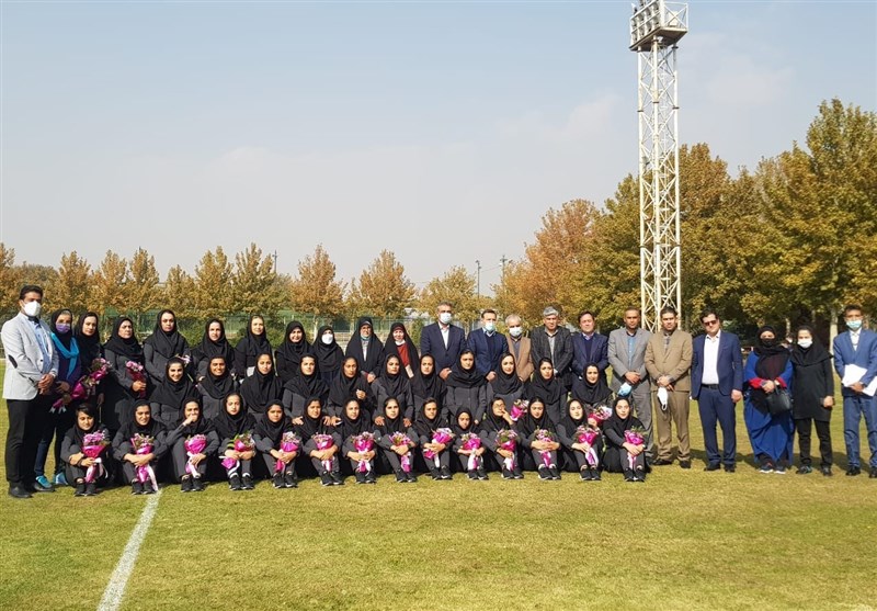 برگزاری مراسم بدرقه تیم فوتبال بانوان شهرداری سیرجان