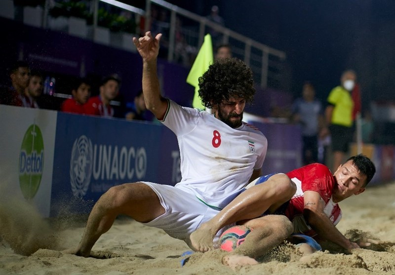 Kıtalararası Kupa Plaj Futbolunda İran&apos;ın Paraguay&apos;a Karşı Yüksek Skorlu Zaferi