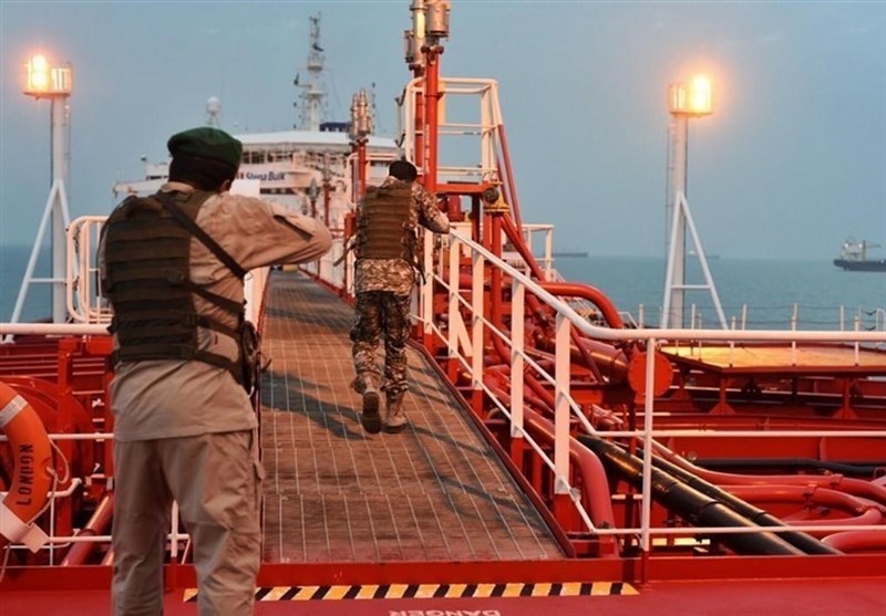 Devrim Muhafızlarından İran Petrol Tankerini Çalmaya Çalışan ABD Donanmasına Şok!