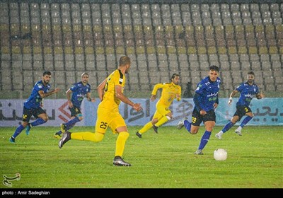 دیدار تیمهای فوتبال فجر شهید سپاسی شیراز و استقلال تهران