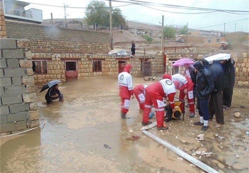 امدادرسانی هلال‌احمر به روستای سیل‌زده الیگودرز؛ 15 واحد مسکونی دچار خسارت شد