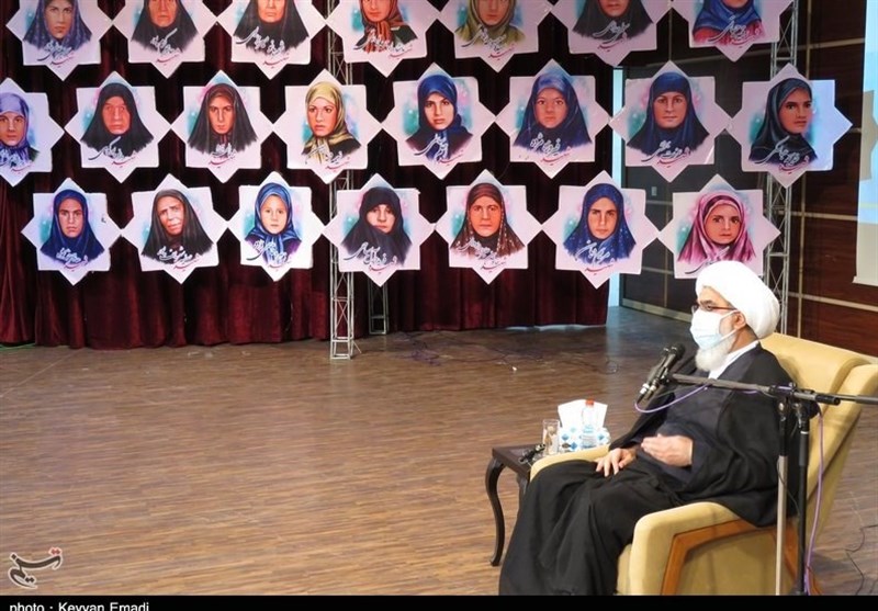 برگزاری همایش حماسه زنان لَرده استان بوشهر علیه استعمار به روایت تصویر