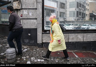 بارش باران پاییزی در تهران-خیابان ولیعصر