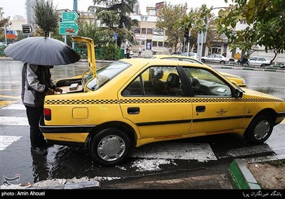 بارش باران پاییزی در تهران-میدان ونک