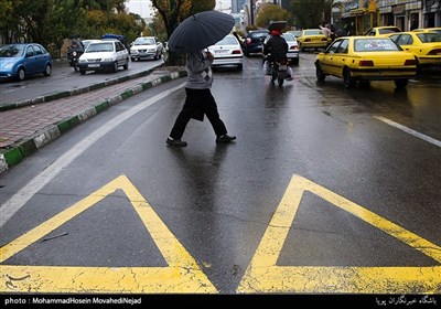 بارش باران پاییزی در تهران-میدان ونک