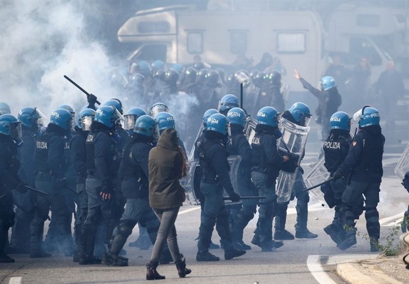 Protesters against Mandatory COVID Green Pass Clash with Police in Italy (+Video)