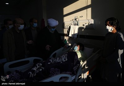 عیادت آیت الله رضا رمضانی دبیرکل مجمع جهانی اهل‌بیت(ع) از مجروحان حادثه تروریستی مسجدشیعیان قندهار افغانستان