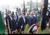 وزیر کشور به مقام شامخ شهدای استان مرکزی ادای احترام کرد + عکس