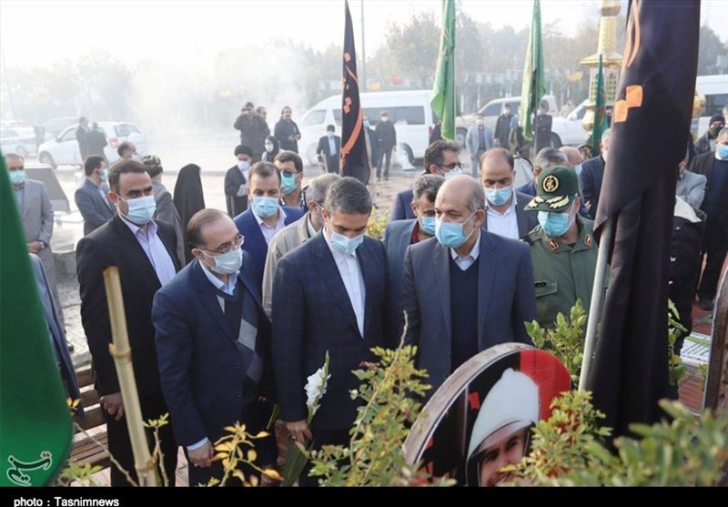 وزیر کشور به مقام شامخ شهدای استان مرکزی ادای احترام کرد + عکس