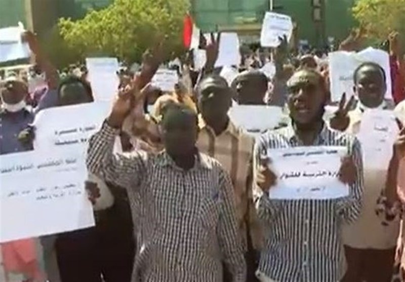بازداشت 87 معلم معترض به کودتا در سودان/ ثبت نام نامزدهای انتخاباتی در لیبی