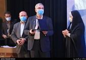 تقدیر از برگزیدگان جشنواره طب ایرانی توسط  بهرام عین‌اللهی وزیر بهداشت، درمان و آموزش پزشکی