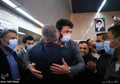 حضور جهان پهوان حسن یزدانی در ایستگاه تجریش جهت رونمایی از اولین دیوار افتخار متروی تهران