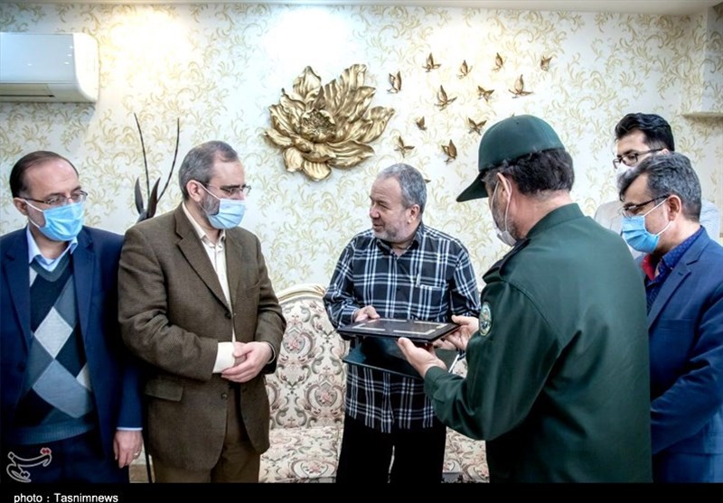 استاندار مرکزی با خانواده شاهد و ایثارگران استان دیدار کرد + تصویر