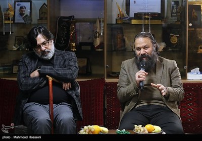 کوروش زارعی و رضا ایرانمنش در دیدار تعدادی از هنرمندان با خانواده شهید طهرانی مقدم