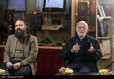 مهدی فقیه و کوروش زارعی در دیدار تعدادی از هنرمندان با خانواده شهید طهرانی مقدم