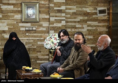 دیدار تعدادی از هنرمندان با خانواده شهید طهرانی مقدم