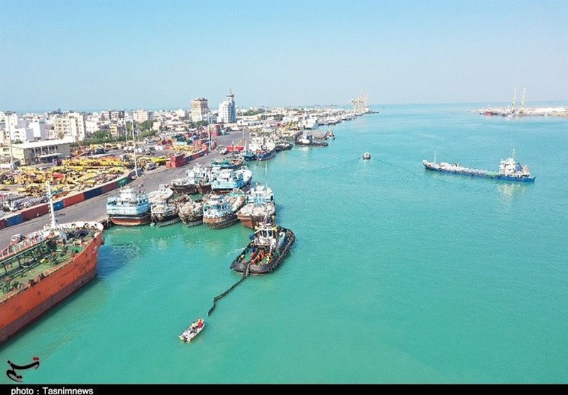 سطح توان نیروهای عملیاتی در مقابله با آلودگی نفتی در خلیج‌فارس بوشهر افزایش یافت + تصویر