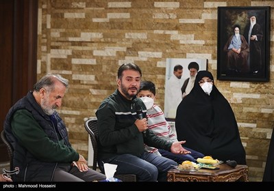 سیدجواد هاشمی در دیدار تعدادی از هنرمندان با خانواده شهید طهرانی مقدم