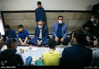 شهردار تهران از بخش های مختلف مجموعه حافظان کودکان کار یاسر ، شهردار تهران صبحانه خود را در کنار کودکان کار این مجموعه صرف کرد.
