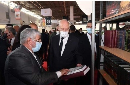 بازدید رئیس‌جمهور تونس از غرفه رایزنی فرهنگی ایران در نمایشگاه کتاب تونس