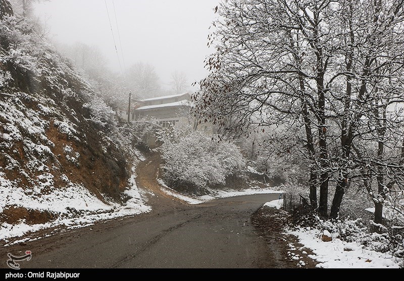 وضعیت راه‌های کشور؛ برف و باران در جاده‌های 23 استان/ترافیک سنگین در آزادراه تهران-کرج-قزوین