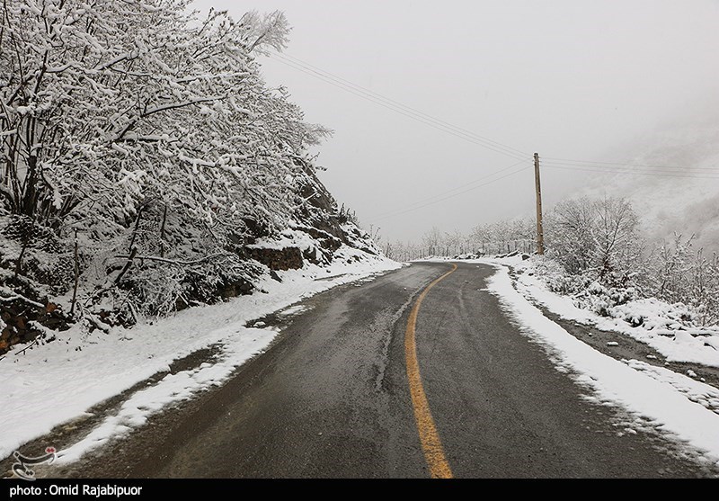 بارش بارف و باران در جاده‌های 13 استان / ترافیک سنگین در محورهای برون‌شهری تهران