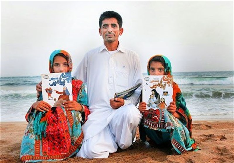 گزارشی از وضعیت «یار مهربان» در آخرین نقطه خاک ایران/ بچه‌ها نمی‌دانستند کتاب داستان چیست+ فیلم و عکس