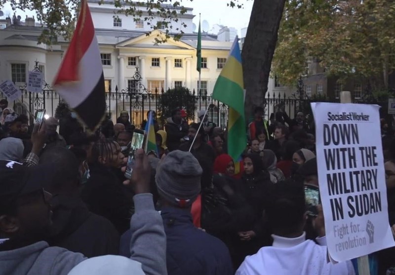Londoners Protest against Saudi Military Intervention in Sudan (+Video)