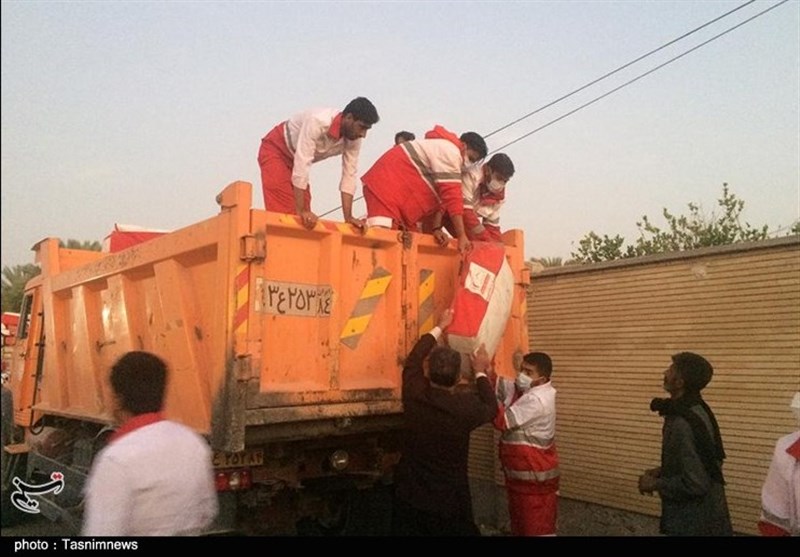 استقرار نیروهای امدادی هلال احمر استان کرمان در منطقه زلزله‌زده فین هرمزگان + عکس