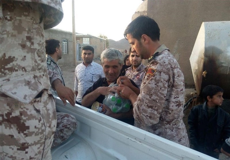 ‌سپاه در خط مقدم امدادرسانی به منطقه کانونی زمین‌لرزه هرمزگان/ توزیع اقلام ضروری در بین مردم روستاهای زلزله‌زده + فیلم