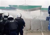 Poland Turns Water Cannons on Migrants at Belarus Border As Tensions Escalate (+Video)