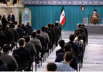  امام خامنه‌‌ای: تشویق جوان نخبه به ترک کشور خیانت است 