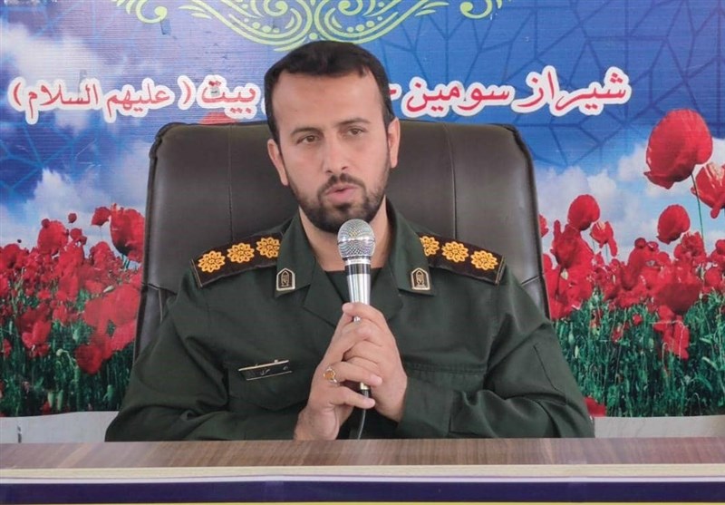 سپاه 5000 بسته معیشتی و لوازم‌التحریر در شرق شیراز توزیع می‌کند