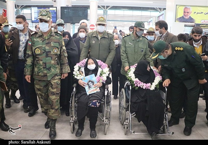 استقبال گرم کرمانی‌ها از مادران شهدای تازه شناسایی شده به روایت تصویر