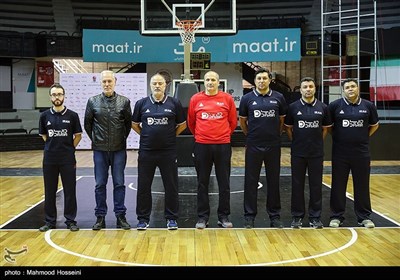 عکس یادگاری اعضای کادر فنی تیم ملی بسکتبال ایران