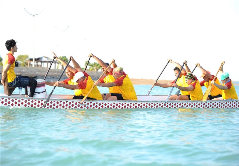 رقابت قایقرانی کاپ آزاد رشته &quot;دراگون‌بوت&quot; در آب‌های خلیج‌فارس بوشهر برگزار شد