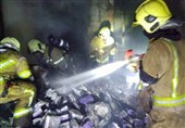 نجات 2 کارگر محبوس شده از میان شعله‌های سرکش آتش + تصاویر