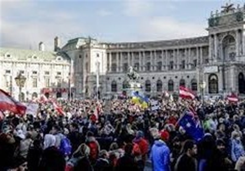 رکوردهای جدید کرونایی در اروپا/ اعتراضات گسترده ضدمحدودیت‌ها در پایتخت‌های اروپایی