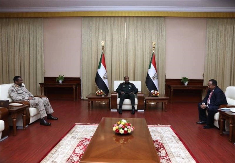 نخست وزیر برکنارشده سودان به قدرت بازگشت/ معترضین دوباره به خیابان‌ها آمدند + فیلم