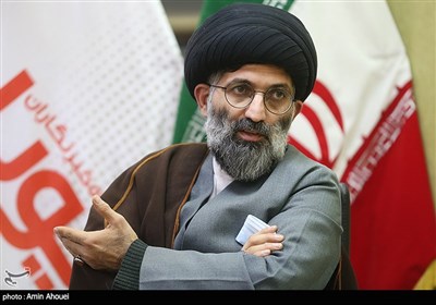 موسوی مطلق: بخشی از تغییرات در جریان هیئت و عزاداری طبیعی است/ نوآوری نباید خلاف شرع و شأن باشد + فیلم