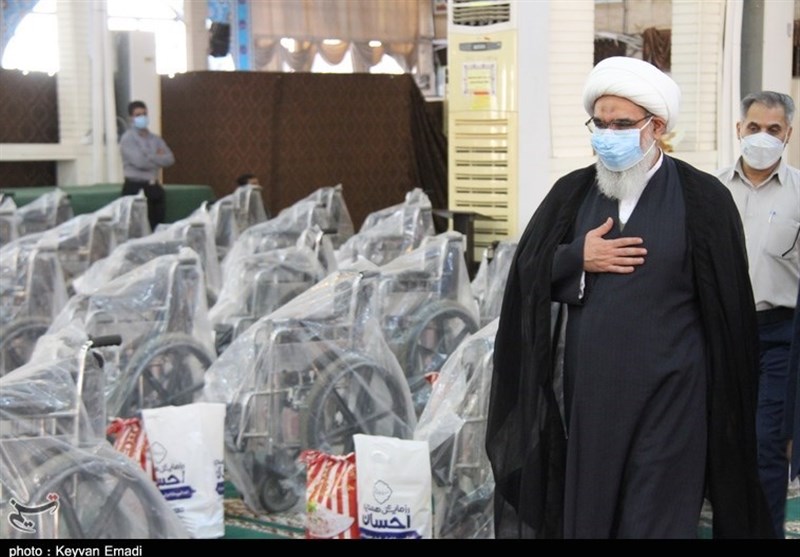 100 دستگاه ویلچر همراه با بسته‌های معیشتی به معلولان نوجوان بوشهری اهدا شد +تصویر